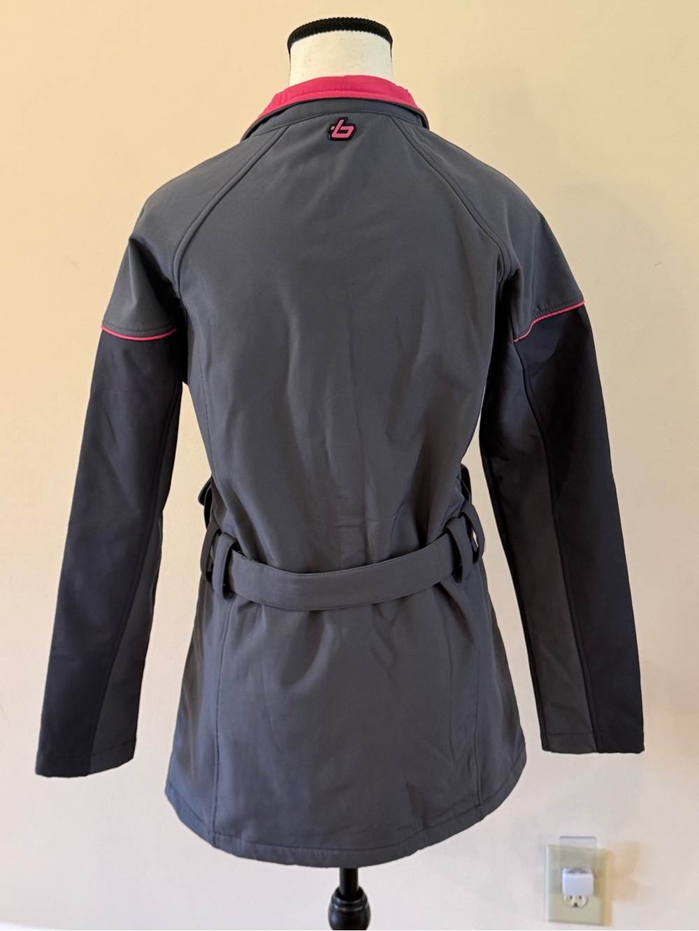 Women's Dark Gray Belted Softshell Jacket with Pink Trim (small) - Picture 4 of 8